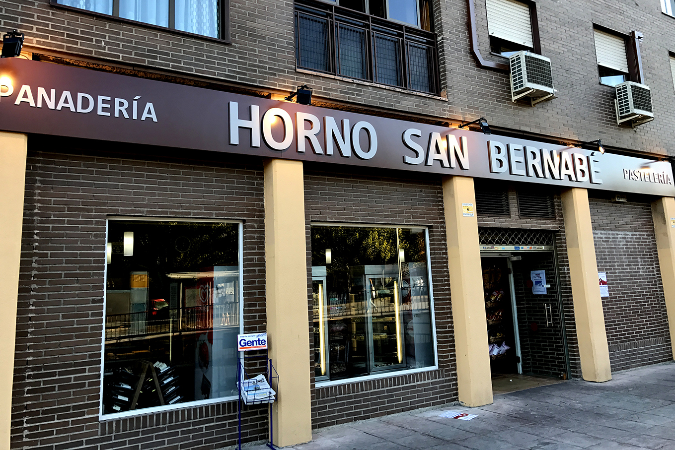 rotulo con iluminacion exterior led